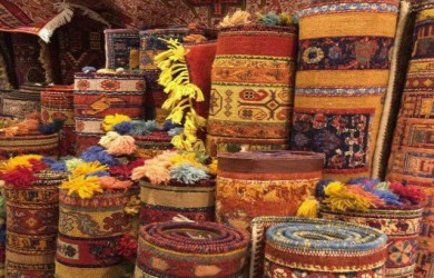 یک فرش ماشینی چند رنگ می تواند داشته باشد